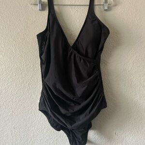 Miradonna‎ By MIRACLESUIT Women’s one pc Swimsuit Black sz 16 no padding